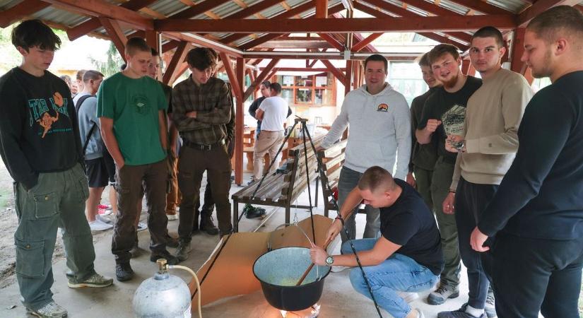 Chilis babbal búcsúztak a cseh diákok Ásotthalmon, így zárult az Erasmus-program – videóval