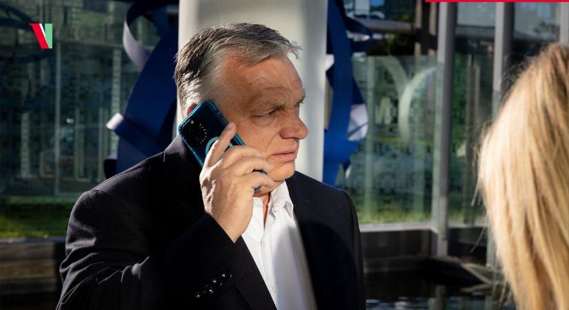 Hajszálnyi a különbség: zseniális mém szemlélteti, hogyan használja Orbán Viktor és Magyar Péter a telefonját