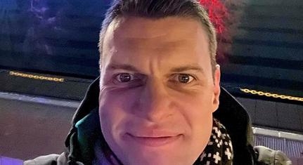 Menczer Tamás: Egy angol úriember a karaktergyilkosságok dzsungelében