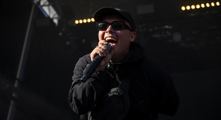 Döntés született a Kneecap terrorizmussal vádolt előadójának ügyében