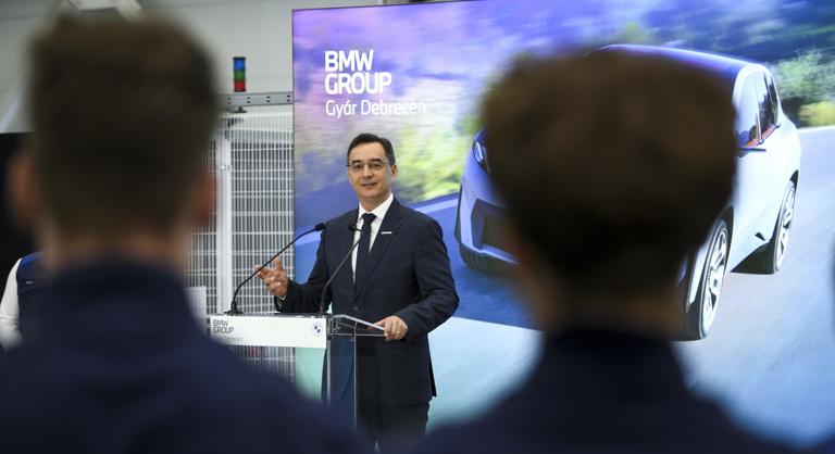 Történelmi nap Debrecenben: megnyílik Európa legmodernebb autógyára