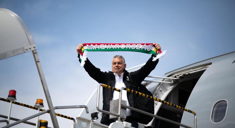A Miniszterelnöki Kabinetiroda szerint nem a kormány fizet, amikor Orbán külföldi focimeccsekre repül magángéppel