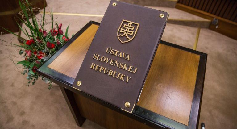 Szlovákia az alkotmányba írja a konzervatív értékeket – előtérben a nemzeti identitás és a két nem elismerése