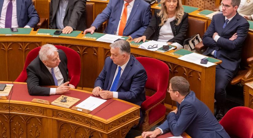 A párt korábbi elnöke szerint kiadták a KDNP tagjainak, hogy álljanak ki Semjén Zsolt mellett