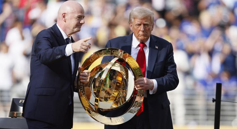 Trump szerint „balos őrültek” miatt kerülhet veszélybe a foci-vb tervezett lebonyolítása