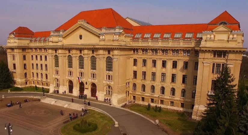 A Debreceni Egyetem szenátusa is megszavazta a modellváltást