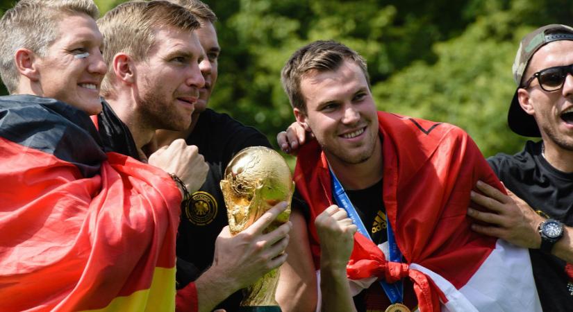 32 évesen a hatodosztályba igazolhat a világbajnok német focista