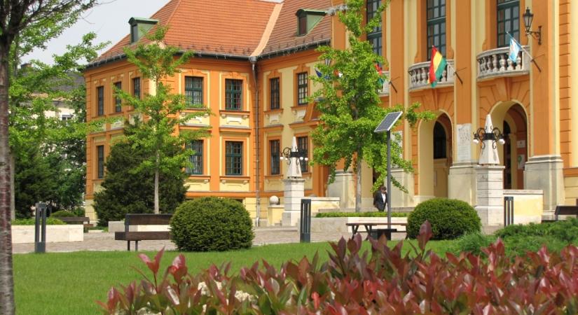 Komárom akár 1 millió forint plusz támogatást ad az Otthon Start programhoz a helyi fiataloknak
