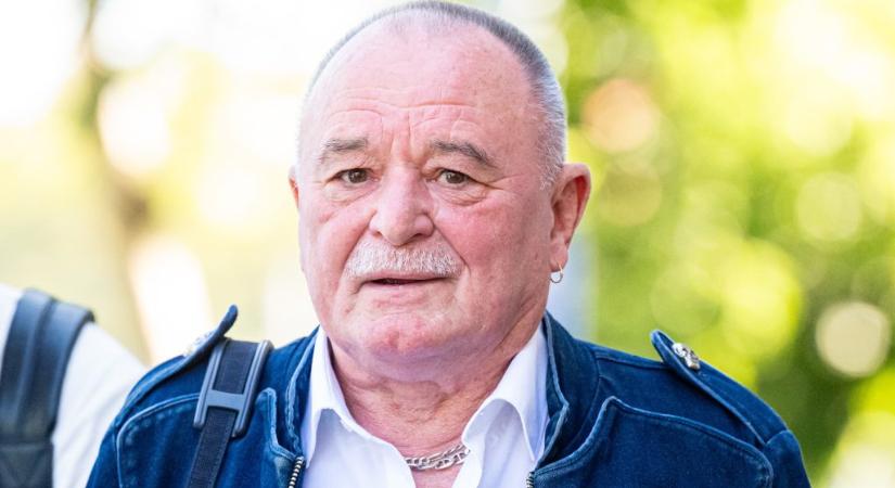 Akkoriban nem volt Otthon Start program, így Nagy Feró fiatalon egy Zsiguliban élte a szerelmi életét