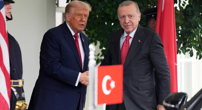 Jelentőségteljesnek nevezte a török államfő az amerikai elnökkel folytatott egyeztetését
