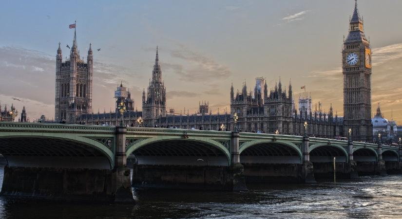 A jövőben csak digitális személyi igazolvánnyal lehet munkát vállalni Nagy-Britanniában