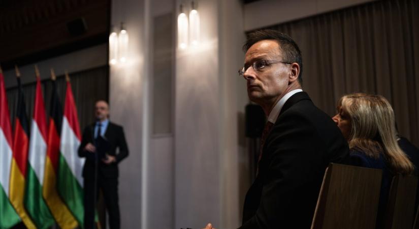 „Az ukrán állam tíz éve folytat magyarellenes politikát” – reagált Szijjártó a magyar katonatisztek kitiltására