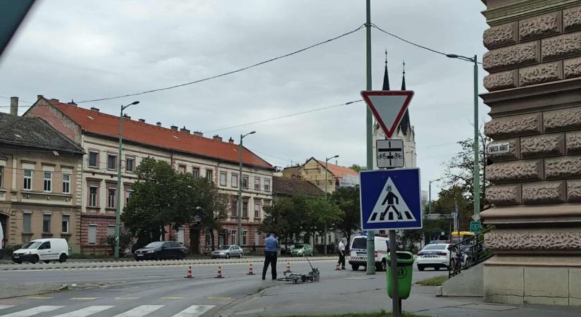 Súlyos baleset Szegeden, egy kerékpárost elütöttek