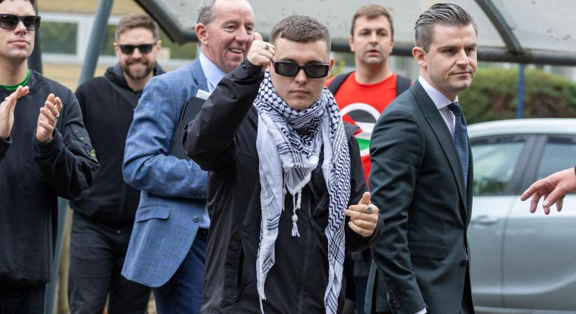 Ejtették a terrorizmus vádját a Magyarországról kitiltott Kneecap rappere ellen