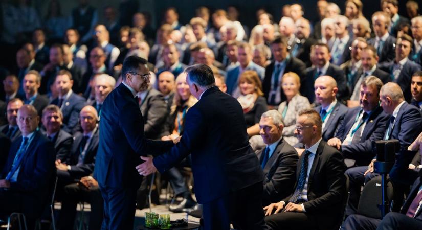 Papp László a BMW-gyár átadásán: “Köszönöm Orbán Viktor miniszterelnök úrnak és kormányának”