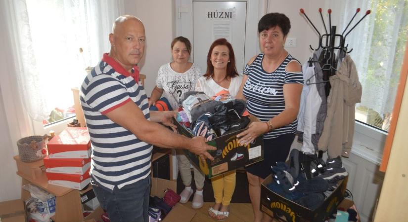 Csizmák, bakancsok, overálok – bőséges adomány az ovisoknak