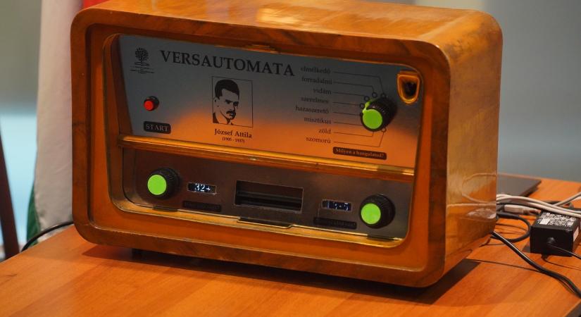 Egy versautomatát is bemutattak a vármegyei közgyűlés csütörtöki ülésén