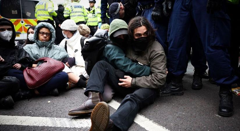 Elegük lett a hollandoknak: megüzenték a migránsoknak, eddig és ne tovább!