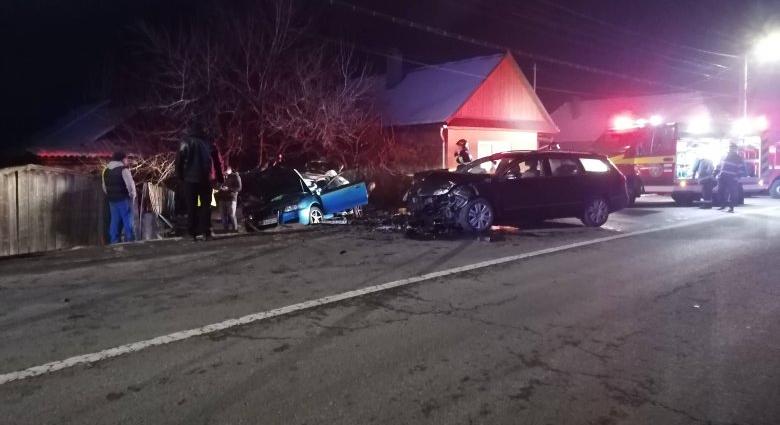 Két autó ütközött Csíkcsicsóban, hárman megsérültek