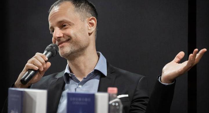 „A szavaknak súlya van” – interjú Légrádi Gergely íróval