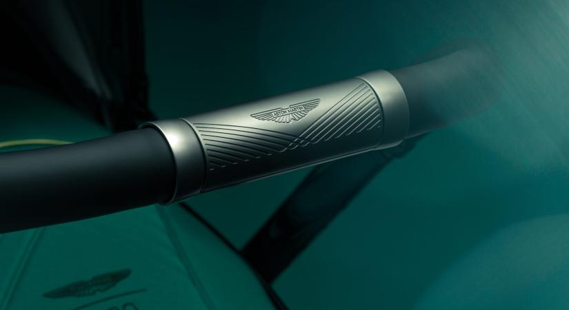 Luxus és „High Performance” egy babakocsiban: Aston Martin egg3 kollekció