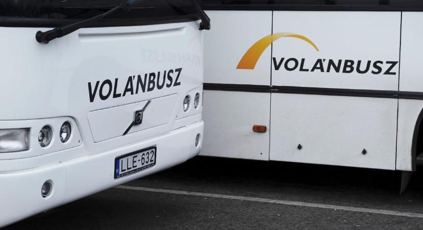 Kitört ablakú pótlóbusz vitte az utasokat Vácról Berkenyére
