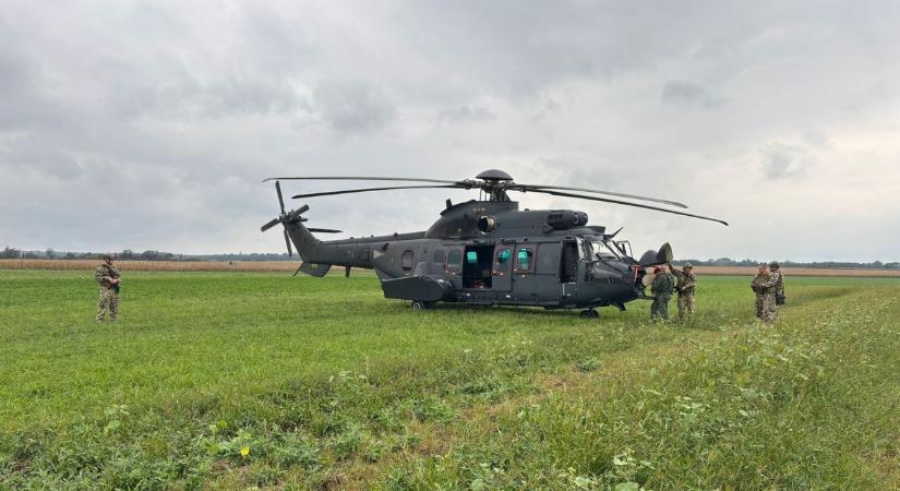 Rendkívüli: kényszerleszállást hajtott végre a magyar hadsereg csúcsmodern H225M helikoptere, katonák biztosítják a helyszínt – fotók