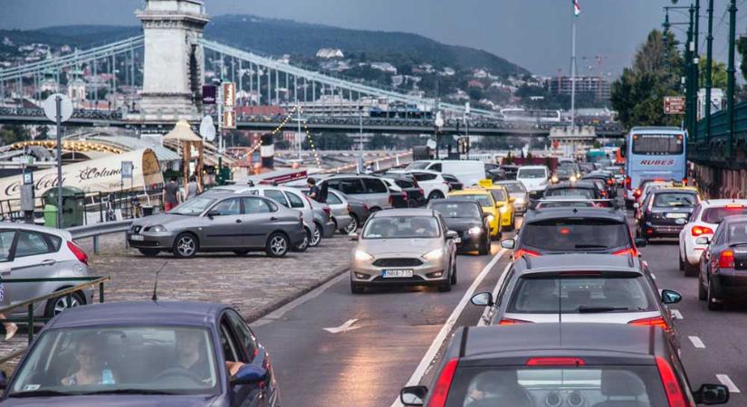 Régi dízelek helyett elektromos városnéző buszok