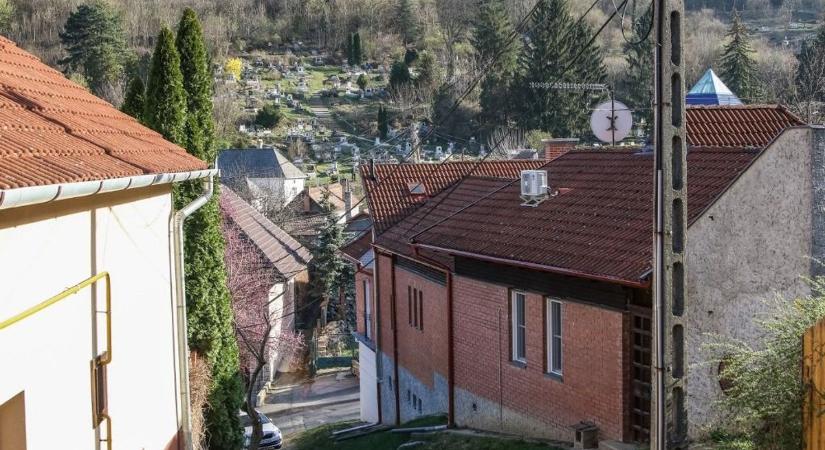 Ekkora szemtelenségen még Lázár János minisztériuma is ledöbbent: azonnal rávágták az ajtót a francia óriásmultira – milliárdokat húzott ki az állam zsebéből