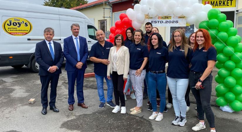 Minőség, mennyiség és meglepő árak! A multikkal szemben a személyes kapcsolatokra épít az újonnan nyílt áruház (galéria, videó)