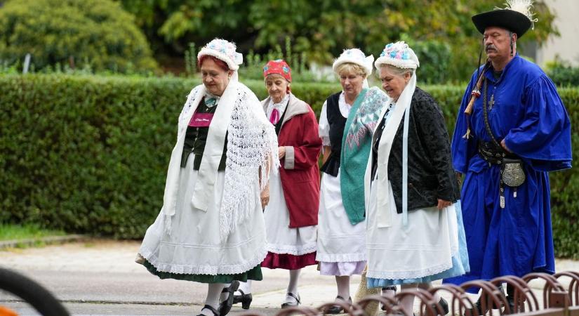 A felvonulás elmaradt, de a jó hangulatot nem tudja elmosni az eső Felnémeten