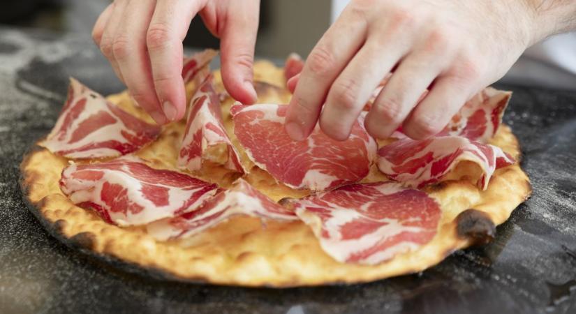 Pizzát rendeltek az esküvőre, a menyasszony nem díjazta az ötletet