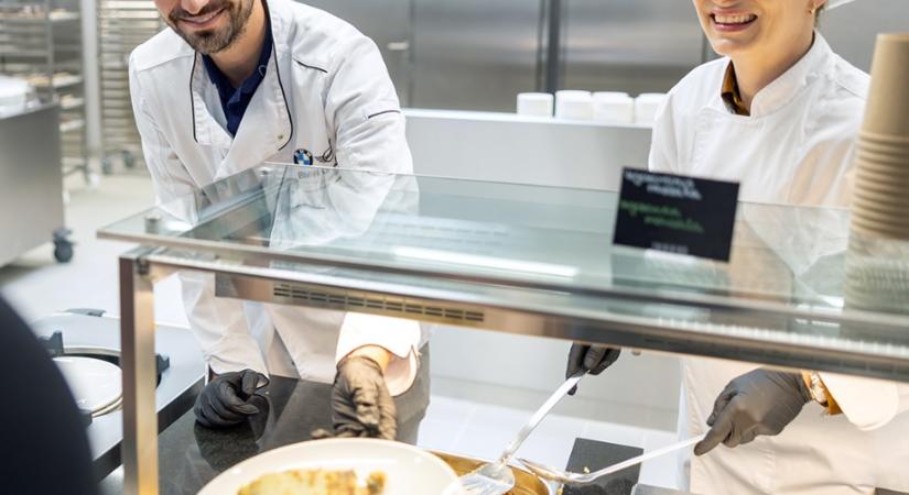 Ennyibe kerül egy menü a debreceni BMW-gyár menzáján