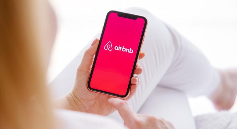 A világ egyik legolcsóbb Airbnb-je – 700 forintért éjszakázott egy utazó, majd kitálalt