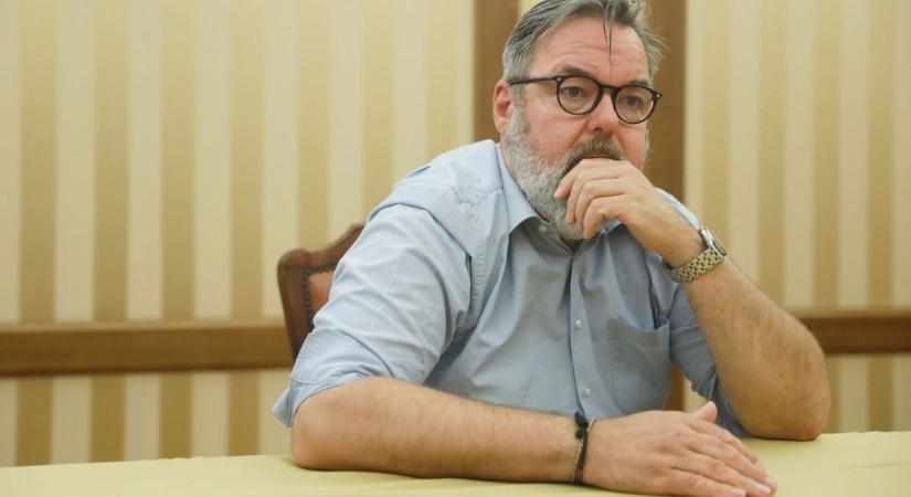 L. Simon László: Nyakunkon a románok és a lengyelek