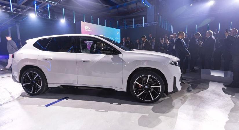 Épül a jövő Debrecenben: átadták a BMW-gyárat!