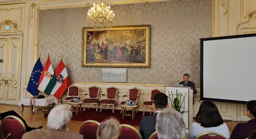 Széchenyi szelleme előtt tisztelgett Bécsben a 94 éves hajdúszoboszlói tudós