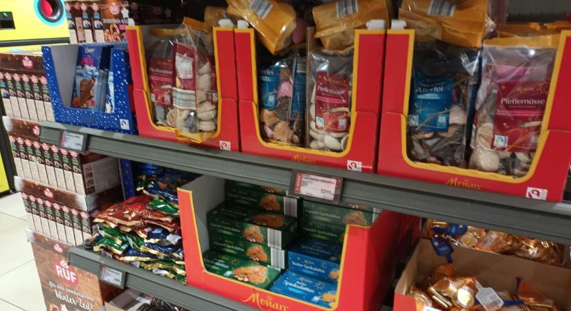 Hol van még a karácsony? Mégis az ünnepre hangolódik az egyik zalai szupermarket