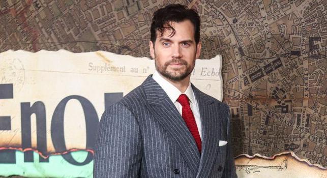 Henry Cavill fotón mutatta meg a sérülését, ami miatt csúszik az új Hegylakó forgatása