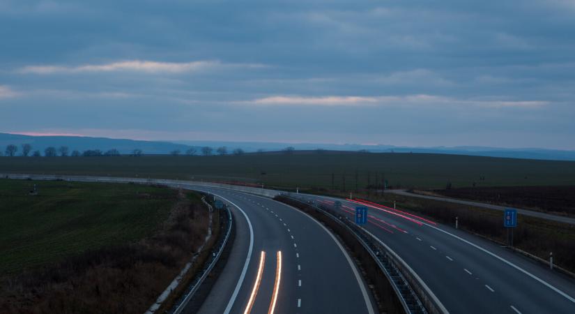 Lezárják az M7-es autópálya Budapest felé vezető oldalát