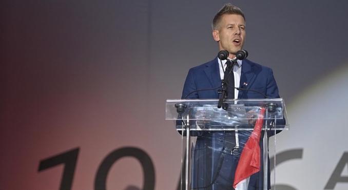 Magyar Péter a gyermekvédelemről és a családtámogatásokról kérdezi meg az embereket