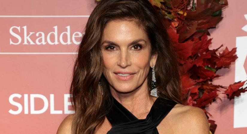 Ennek a 3 dolognak köszönheti Cindy Crawford, hogy 59 évesen is tökéletes a bőre
