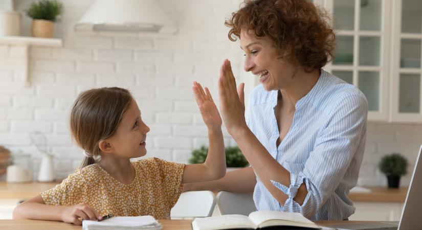 Dicséret vagy motiváció? Hogyan bátorítsuk a gyerekeket helyesen