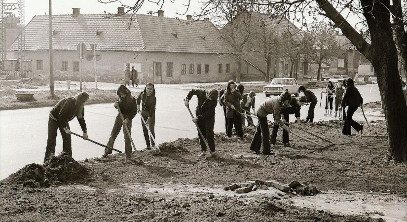 Pénz nélkül, jókedvvel – így dolgoztak együtt a ’70-es években Szekszárdon
