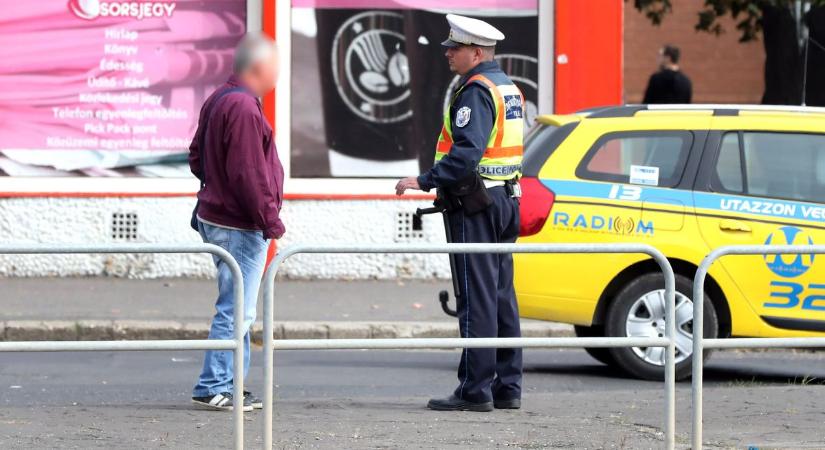 Bíráság a félrelépésért: a piacra tartott a gyalogos, 46 ezer forintra büntette a rendőr