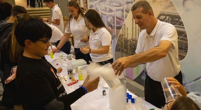 Látványos programok, felejthetetlen hangulat! - így tért vissza a Kutatók Éjszakája Debrecenbe - fotókkal, videóval!