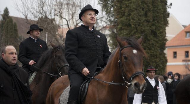 James Bond akarja megbuktatni az Orbán kormányt ?