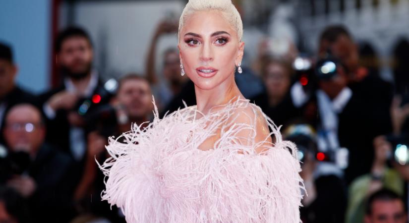 Lady Gaga posztja felrobbantotta az internetet: így köszöntötte fel a vőlegényét a születésnapján
