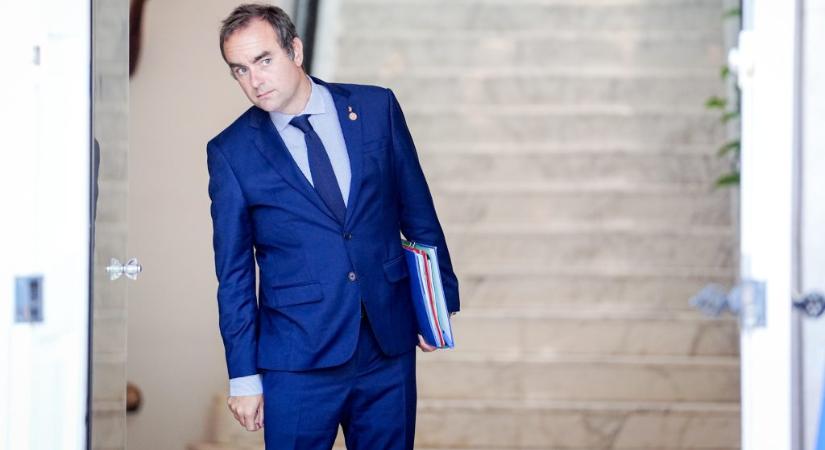 Egy év alatt a negyedik: ki Macron új kormányfője, és mit érhet el?