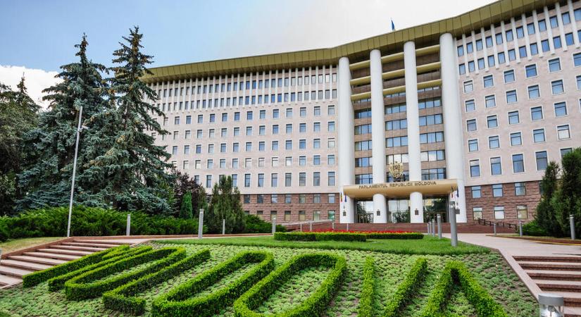 Moldova egy újabb oroszbarát pártot tiltott el a vasárnapi parlamenti választásokon való részvételtől